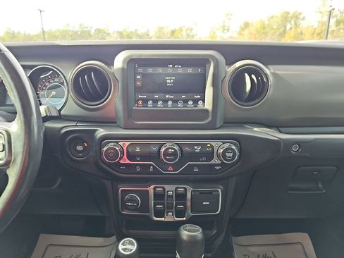 Used 2022 Jeep Gladiator Sport image 24