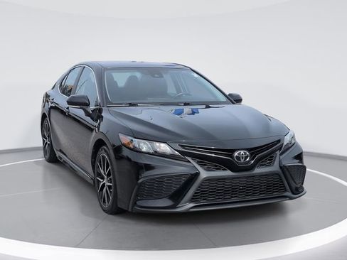 Used 2022 Toyota Camry SE FWD image 1