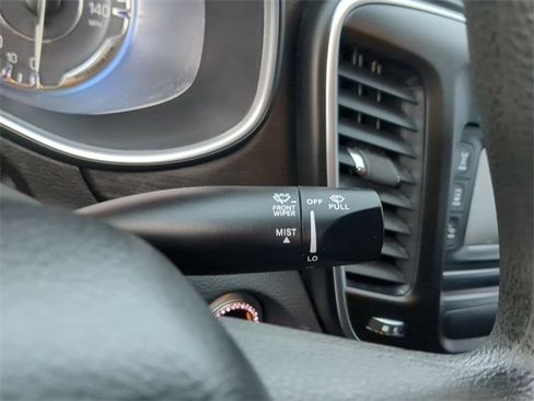 Used 2015 Chrysler 200 Limited image 23