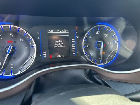 Used 2023 Chrysler Voyager LX image 12