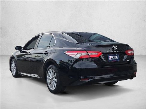 Used 2018 Toyota Camry LE image 8