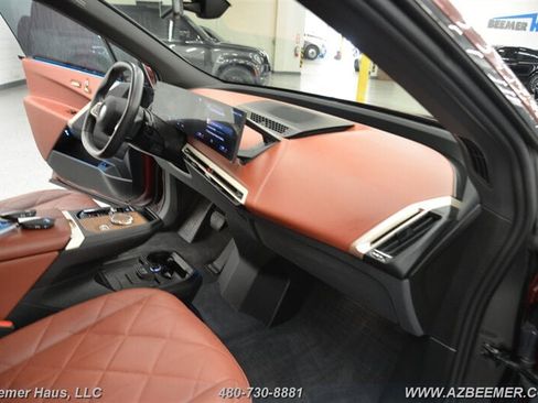 Used 2023 BMW iX xDrive50 w/ Premium Package AWD/4WD image 19