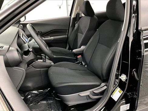 New 2025 Nissan Kicks Play S image 9