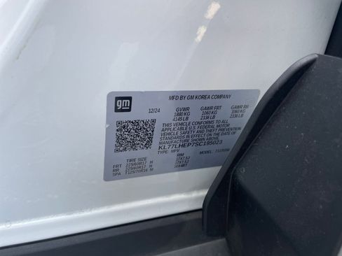 Used 2025 Chevrolet Trax LT image 28