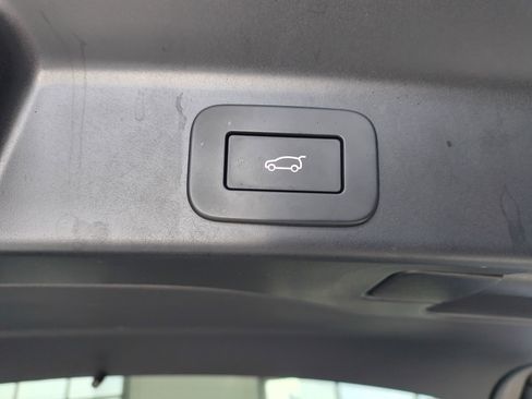 Used 2023 Jaguar F-PACE R-Dynamic S image 8