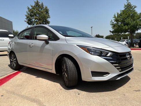 Used 2025 Nissan Versa SV FWD image 4