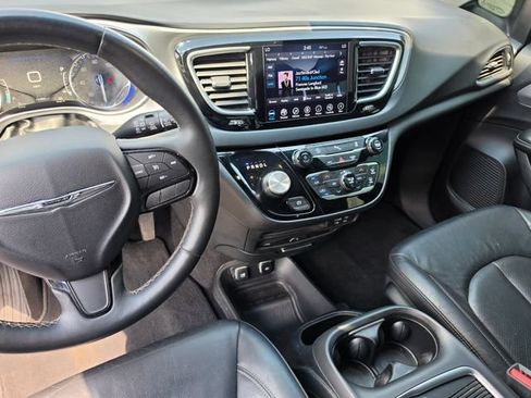 Used 2018 Chrysler Pacifica Touring-L Plus w/ S Appearance Package FWD image 28