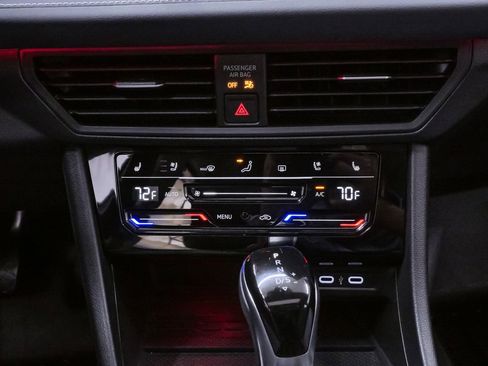 Used 2025 Volkswagen Jetta SEL image 18