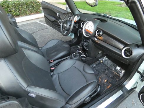 Used 2014 MINI Cooper S image 23