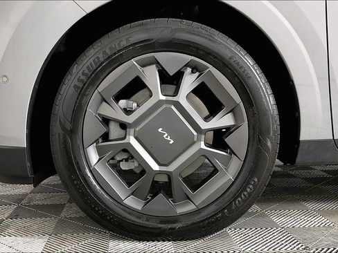 Used 2026 Kia Carnival SX FWD image 8