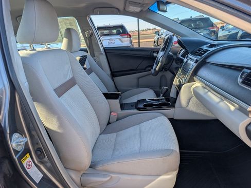 Used 2012 Toyota Camry LE FWD image 6