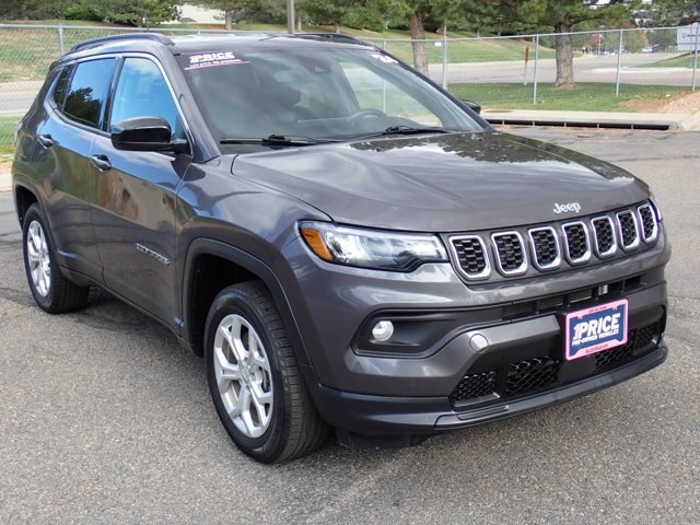 Used 2024 Jeep Compass Latitude AWD/4WD image 6