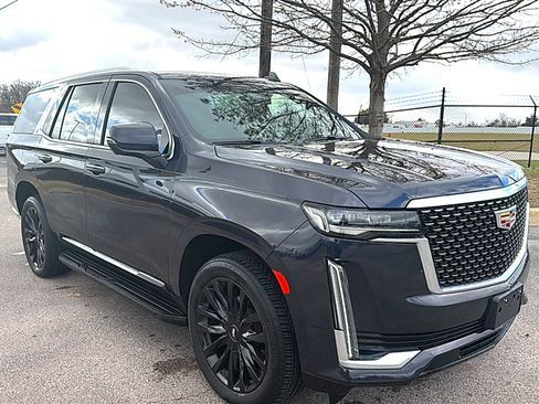 Used 2023 Cadillac Escalade Luxury image 3