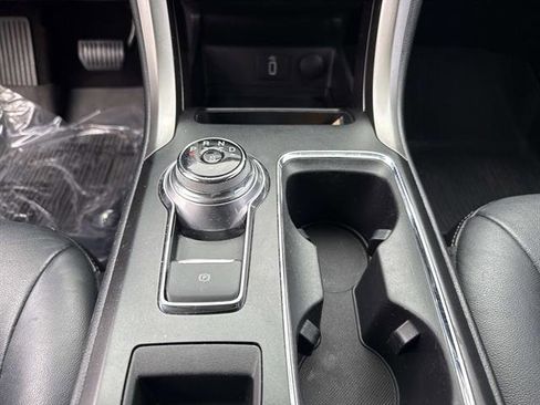 Used 2017 Ford Fusion SE w/ Fusion SE Technology Package image 28