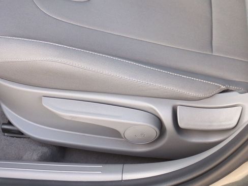 Used 2025 Hyundai Elantra Sport image 33