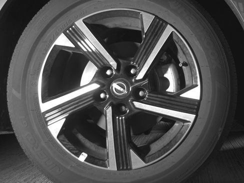 Used 2025 Nissan Sentra SV FWD image 13