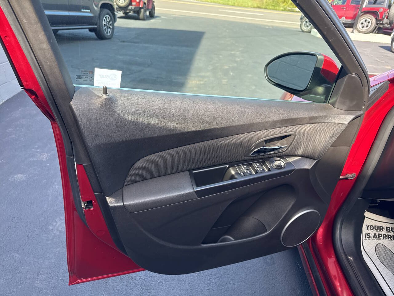 Used 2011 Chevrolet Cruze LT FWD image 14