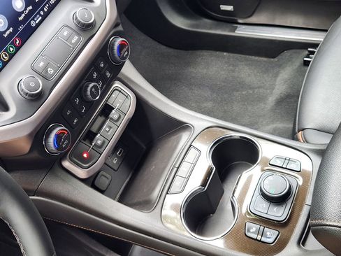 Used 2023 GMC Acadia AT4 w/ Technology Package AWD/4WD image 19