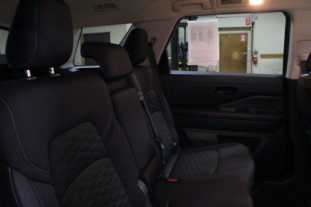 Used 2025 Nissan Pathfinder SV FWD image 13