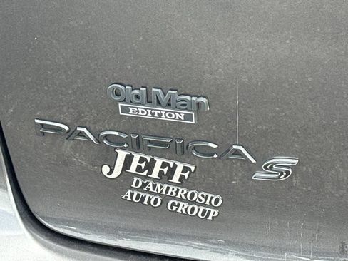 Used 2020 Chrysler Pacifica Touring-L w/ Advanced Safetytec Group AWD/4WD image 11