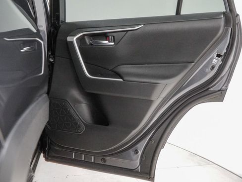 Used 2020 Toyota RAV4 XLE w/ Convenience Package image 39