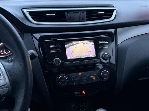 Used 2016 Nissan Rogue S image 20