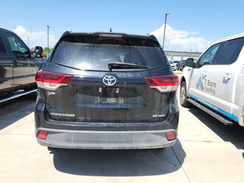 Used 2019 Toyota Highlander SE AWD/4WD image 3