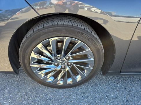 Used 2024 Lexus ES 350 350 Luxury image 4