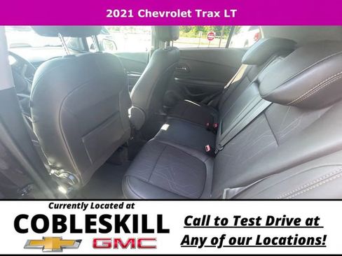 Used 2021 Chevrolet Trax LT w/ LT Convenience Package image 14