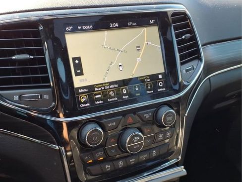 Used 2021 Jeep Grand Cherokee Limited image 24