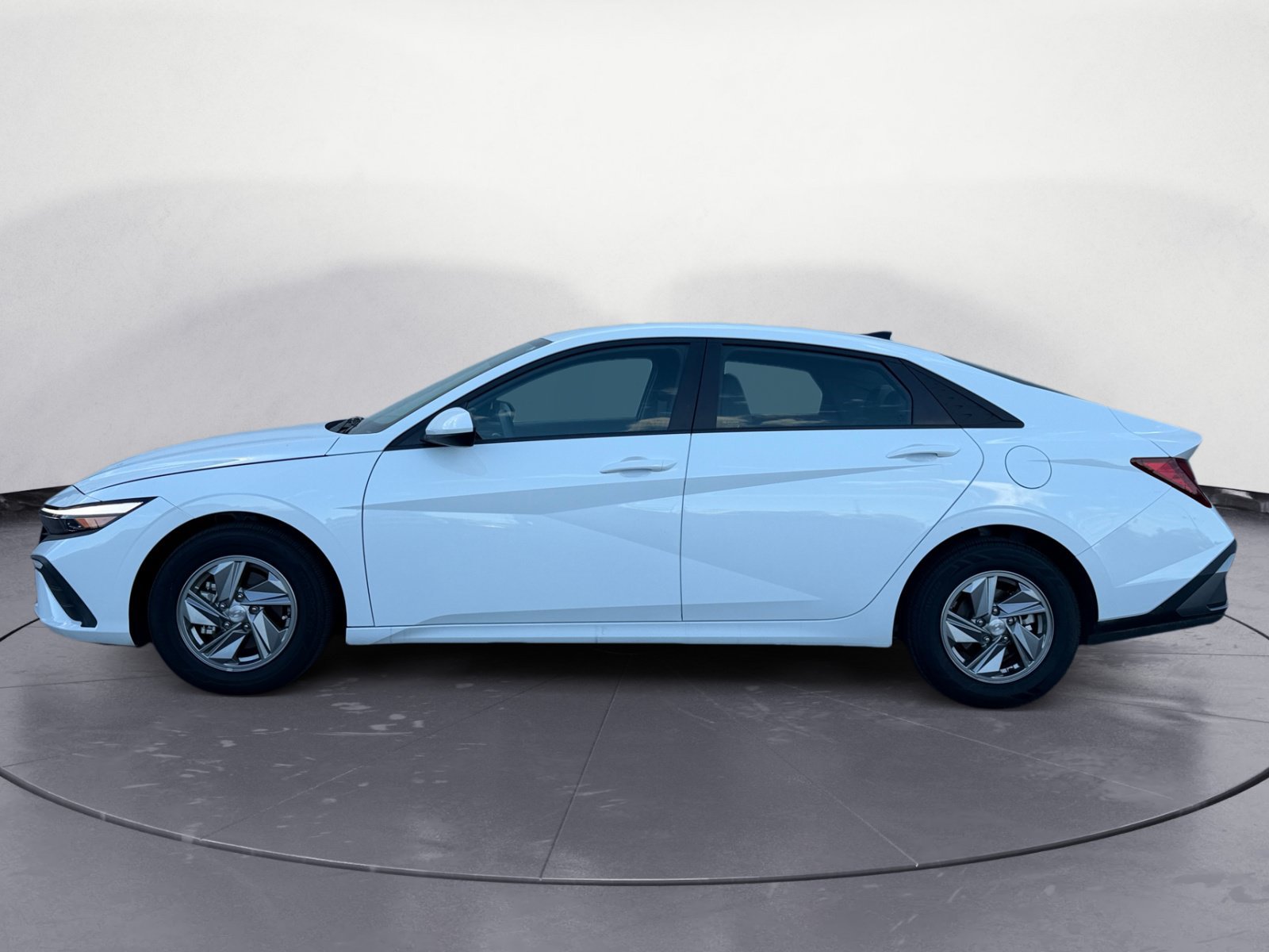 Used 2025 Hyundai Elantra SE FWD image 3