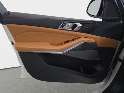 Used 2024 BMW X5 M60i image 28