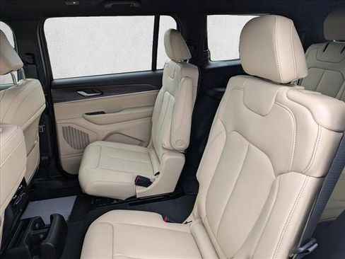 New 2025 Jeep Grand Cherokee L Limited image 15