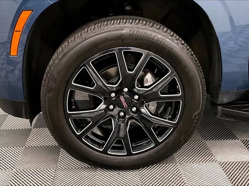 Used 2025 GMC Yukon Elevation w/ Elevation Premium Package AWD/4WD image 10