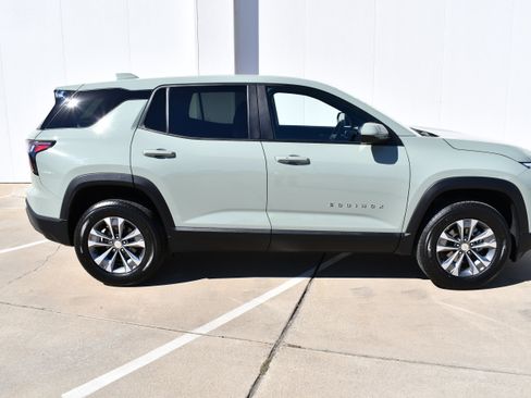 Used 2026 Chevrolet Equinox LT w/ Convenience Package II FWD image 5