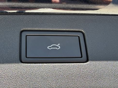 New 2026 Volkswagen Tiguan SE R-Line image 10