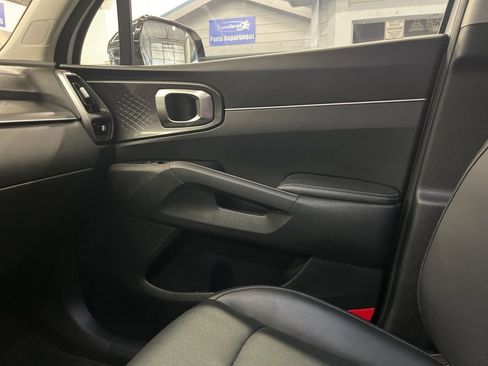 Used 2021 Kia Sorento S w/ Panoramic Sunroof Package image 14