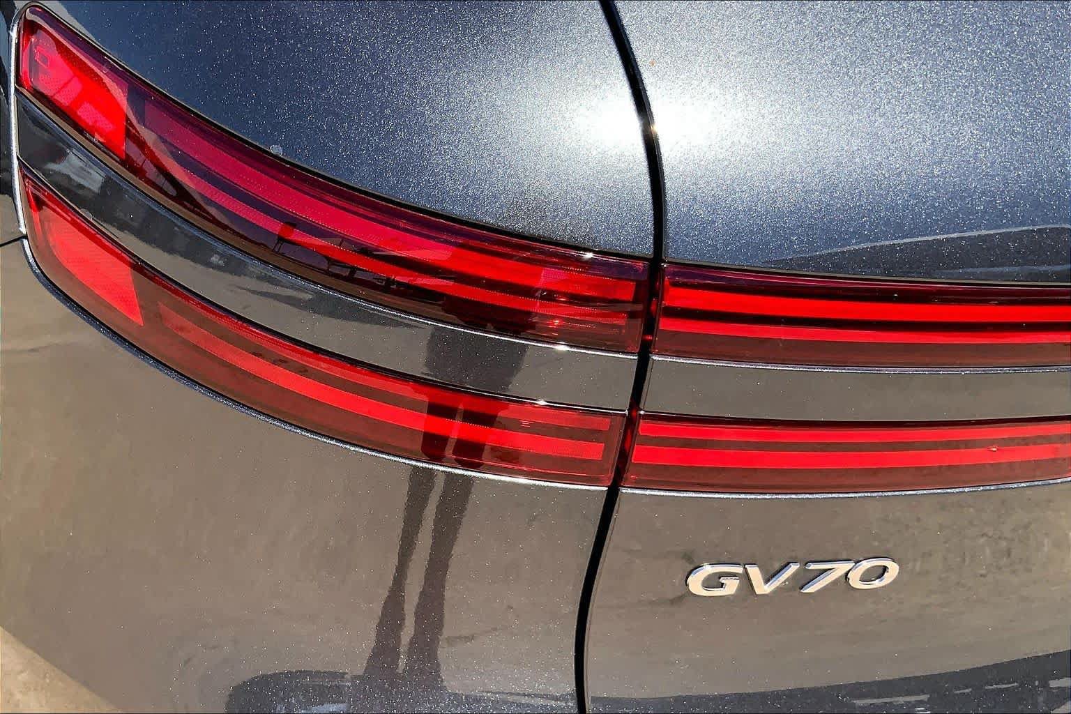 Used 2023 Genesis GV70 2.5T w/ Select Package AWD/4WD image 27