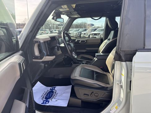 Used 2022 Ford Bronco Wildtrak image 10