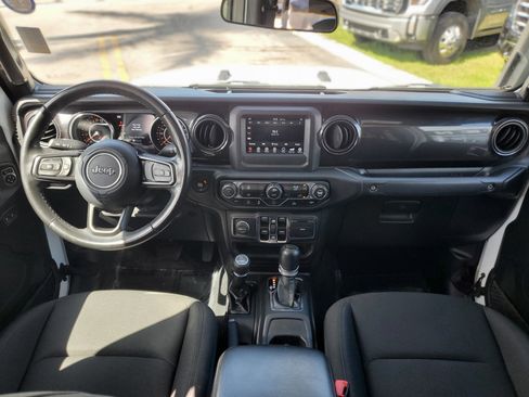 Used 2020 Jeep Gladiator Sport image 17