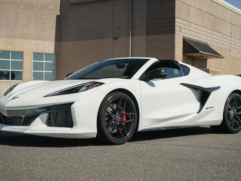 Used 2025 Chevrolet Corvette Z06 image 3