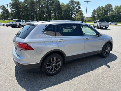 Used 2023 Volkswagen Tiguan SE w/ Panoramic Sunroof Package AWD/4WD image 10