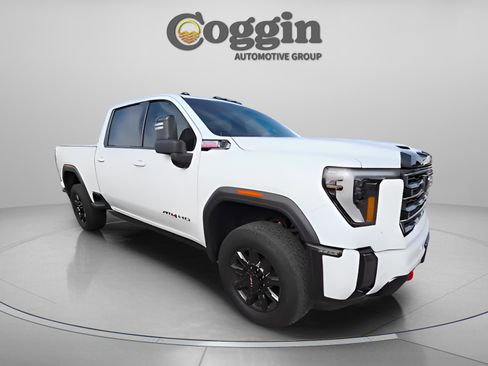 Used 2024 GMC Sierra 2500 AT4 w/ AT4 Premium Plus Package image 3
