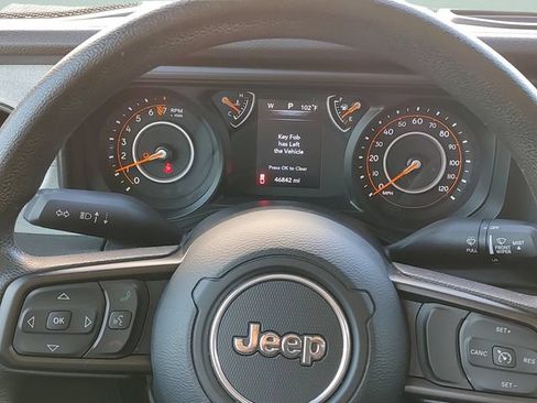 Used 2024 Jeep Gladiator Sport AWD/4WD image 13