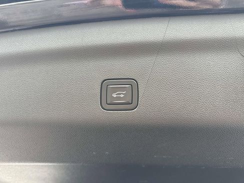 Used 2022 GMC Yukon AT4 AWD/4WD image 10