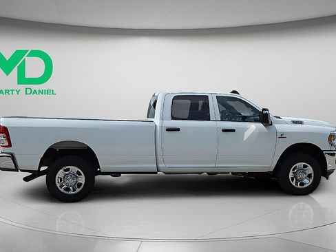 Used 2023 RAM 2500 Tradesman w/ Chrome Appearance Group AWD/4WD image 6