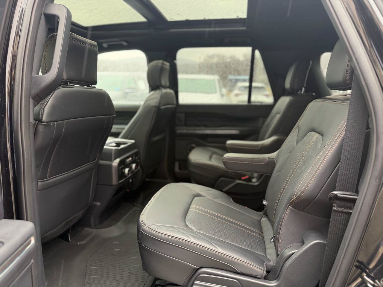 Used 2024 Ford Expedition Max Platinum AWD/4WD image 27