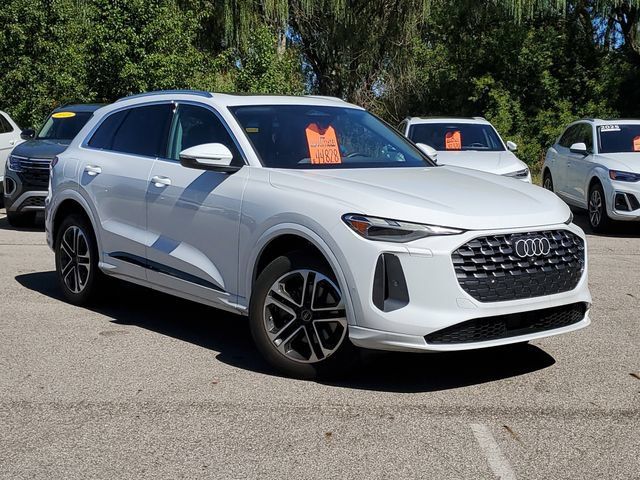 Used 2025 Audi Q5 Premium w/ Convenience Package AWD/4WD image 1
