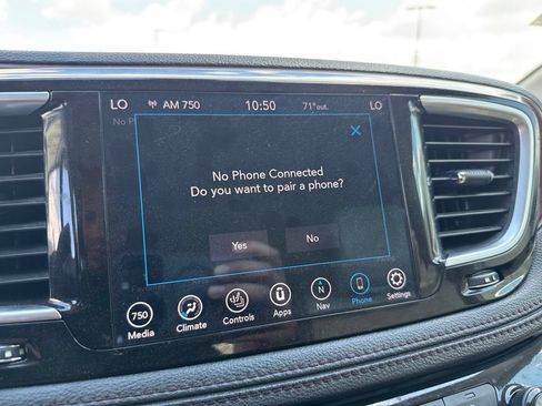 Used 2020 Chrysler Pacifica Limited FWD image 23
