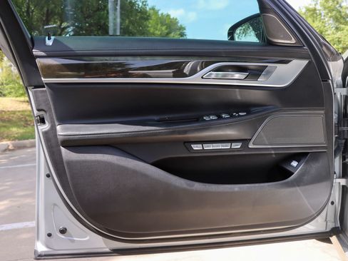 Used 2017 BMW 750i xDrive AWD/4WD image 13